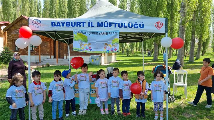 Bayburt'ta 4-6 Yaş Kur'an Kursları 10. Yıl Mezunlar Buluşması Gerçekleştirildi