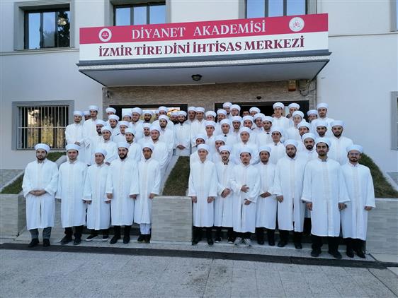 İzmir Dini İhtisas Merkezi Aday Din Görevlileri 1. Dönem Mezuniyet Töreni