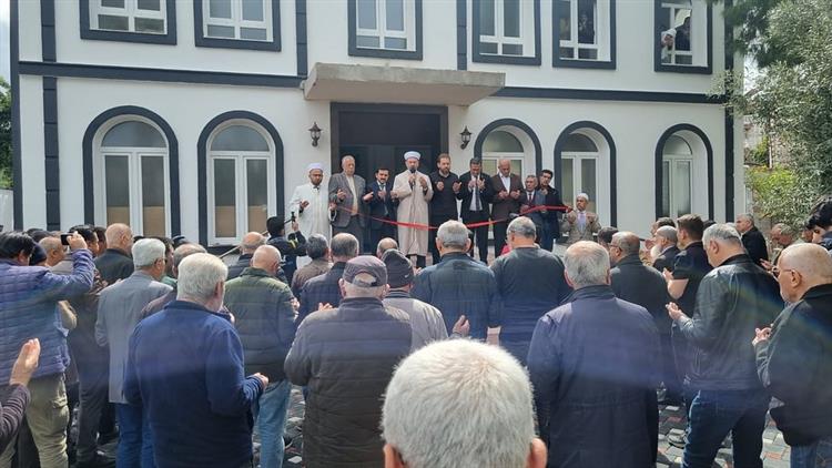 Hatay'da Belen Issume Camii Deprem Sonrası Tadilat Ve Genişletme çalışması Tamamlanarak Kılınan Ilk Cuma Namazı Ile Dualarla Ibadete Açıldı.