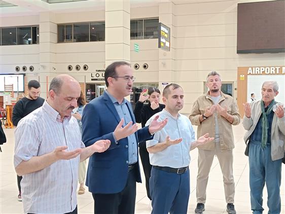 Antalya'da şevval Umrecileri, Dualarla Kutsal Topraklara Uğurlandı.