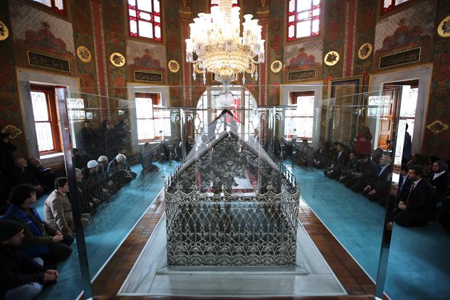 İstanbul'da Fatih Sultan Mehmet Han Kabri Başında Dualarla Anıldı