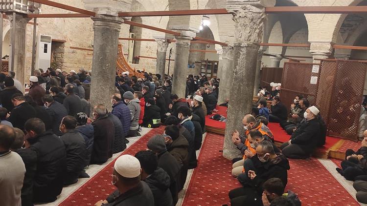 Antalya'da Gençler Yivli Minare Camiinde Düzenlenen Sabah Namazı Buluşmasında Bir Araya Geldi.