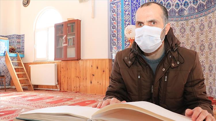 Erzincan'da Görme Engelli Müezzin Yaşam Ve Eğitim Azmiyle Gönüllere ışık Oluyor