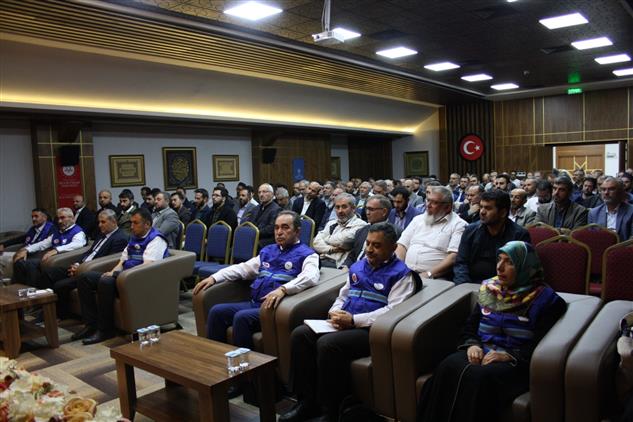 Konya'da Hacı Adaylarının Mahallelerinde Görev Yapan Din Görevlilerine Yönelik Bilgilendirme Toplantısı Yapıldı