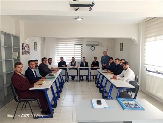 İzmir Eğitim Merkezi Hüsn-i Tilavet Ve 4/b Personele Yönelik Mesleğe Hazırlık Eğitimi Başlamıştır.