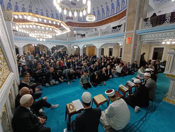 Hakkari'de Kadir Gecesinde Eller Gazze Için Kalktı