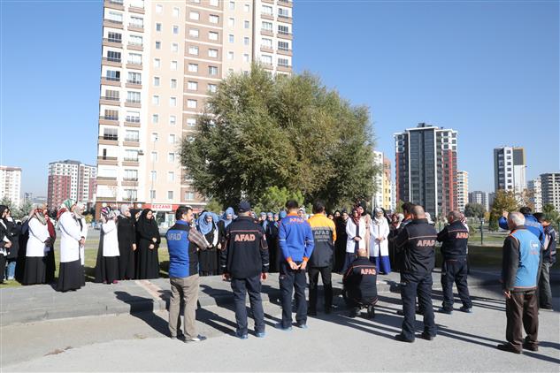 Kayseri’de “deprem Anı, çök Kapan Tutun Ve Tahliye Tatbikatı” Gerçekleştirildi