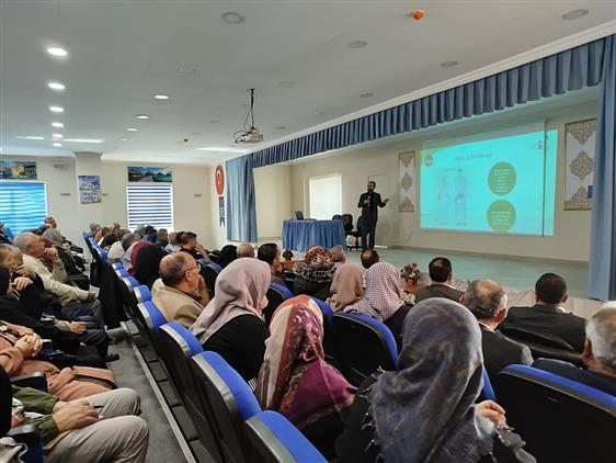 Kırşehir'den Bu Yıl Hacca Gidecek Hacı Adaylarına Yönelik Hac Eğitim Semineri Düzenlendi