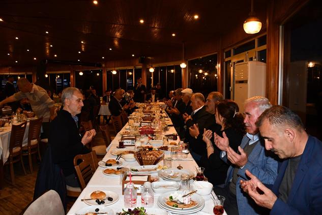 Hatay'da Il Müftümüz Mevlüt Topçu, Belen Kaymakamlığı Tarafından Organize Edilen Mahalle Muhtarları Iftar Programına Katıldı.