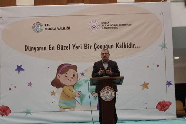 Muğla'da Il Müftüsü Yaşar çapçı Ve Eşi Hilal çapçı Vali Dr. Idris Akbıyık'ın Teşrifleriyle Gerçekleştirirken çocuk Iftarına Katıldı.