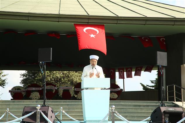 İstanbul'da Merhum Başbakan Adnan Menderes, Kabri Başında Dualarla Anıldı