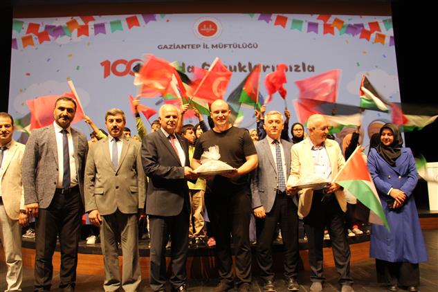 Gaziantep'te 100. Yıl Şenliği: Çocuklar Kur'an ve Eğlenceyle Buluştu