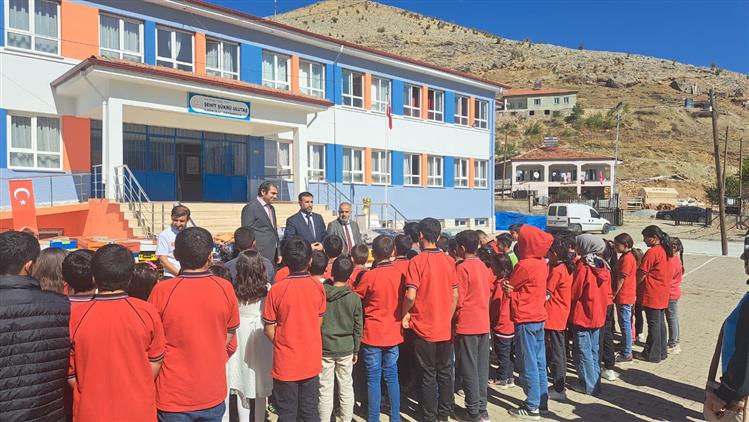 Malatya'da Çocuklara Kış Bayramı: Bot ve Mont Sevinci