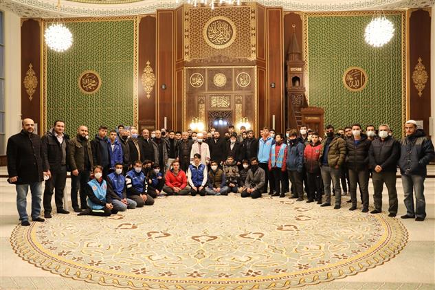 Malatya'da Sabah Namazında Gençler Huzurda Buluştu