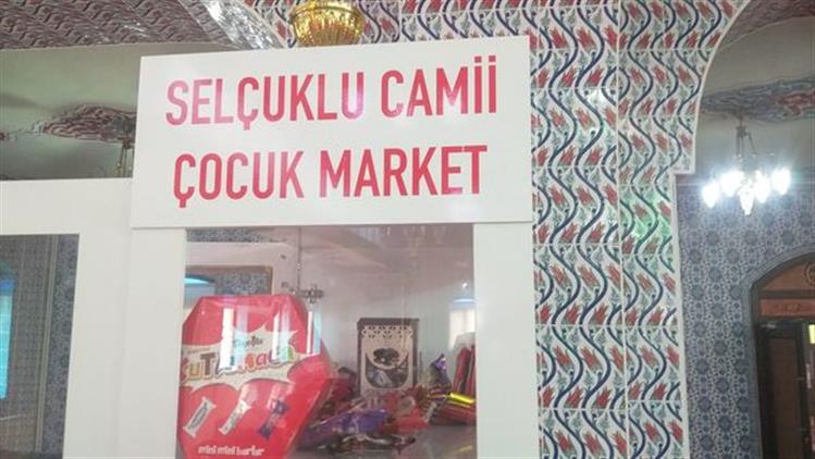 Afyonkarahisar'da Selçuklu Camiinde"cami- çocuk Marketi"açıldı.