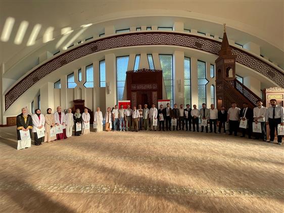 Malatya'da Tıbbiyeli Gençler Mezuniyet Sevincini Camiye Taşıdı