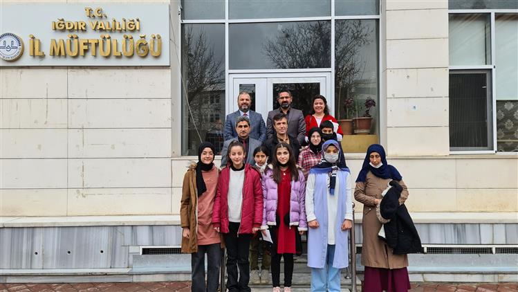 Igdir'da Yarışmalarda Başarılı Olan öğrencilere Hediyeleri Takdim Edildi