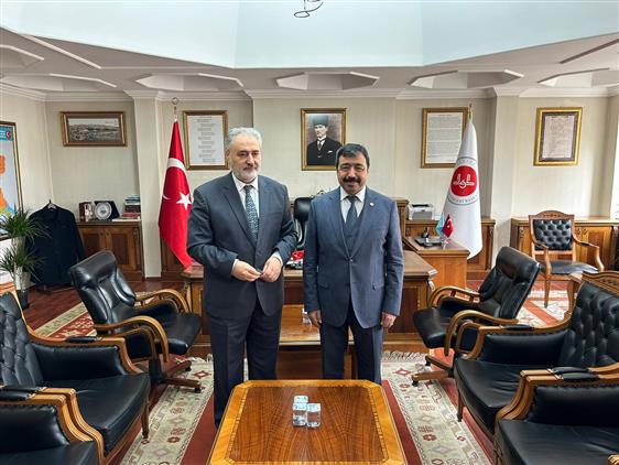 Izmir Katip çelebi üniversitesi Rektörü Prof. Dr. Saffet Köse, Ankara Müftümüz Dr. Hasan çınar’ı ziyaret etti.